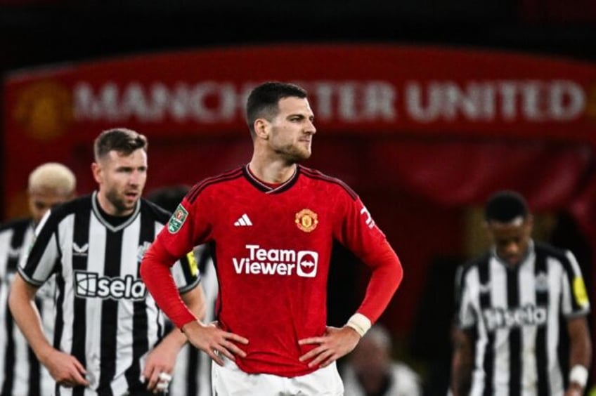 troubled man utd urged to stick together as spurs face pochettino reunion