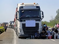 Truckers Prepare Roadblocks, General Strike to Protest Fuel Shortages in Bolivia