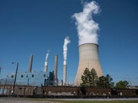 Trump admin announces plan to loosen power plant regulations