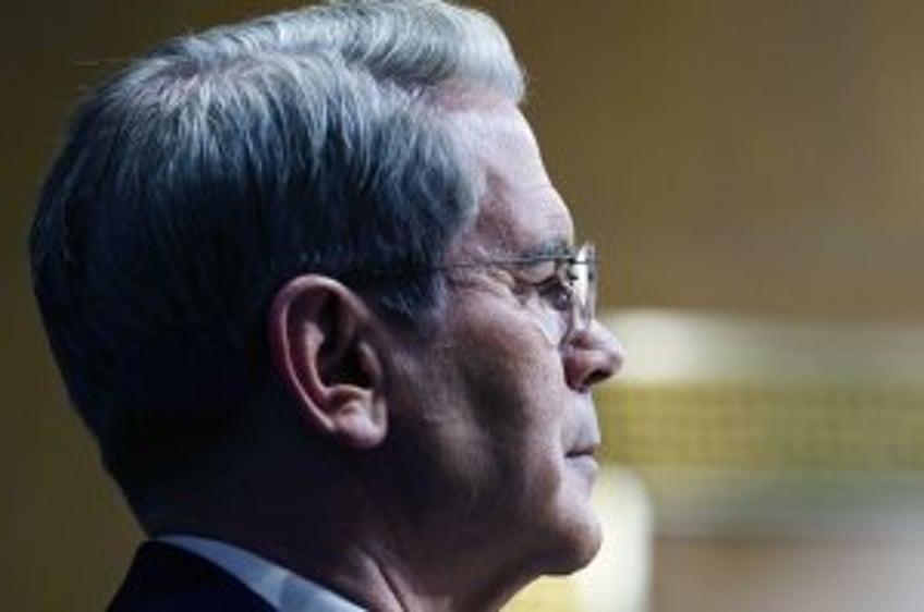 Trump administration issues sanctions on Iranian oil connections
