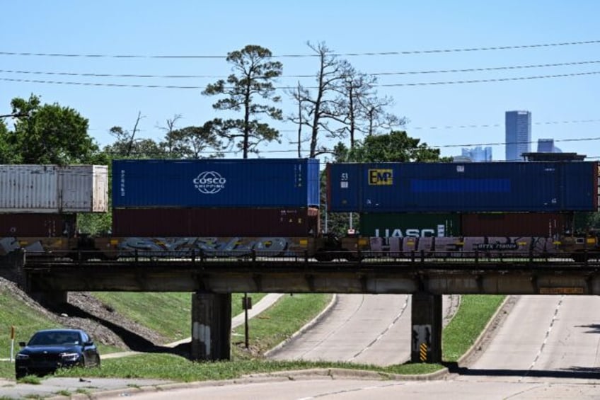 The United States, the world's largest economy, does not have high-speed rail lines and th