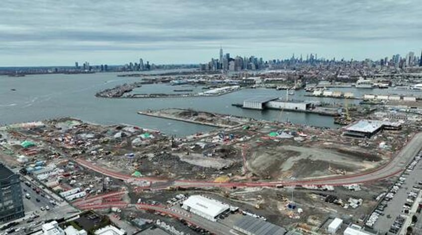 trump allows massive new york offshore wind project to restart after natgas compromise