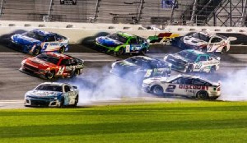 Trump attends Daytona 500 to open NASCAR season