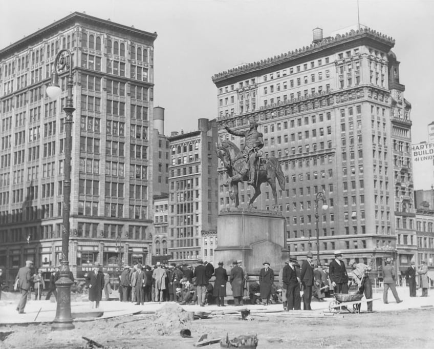 trump called it new york city considers measure to remove controversial statues including george washington