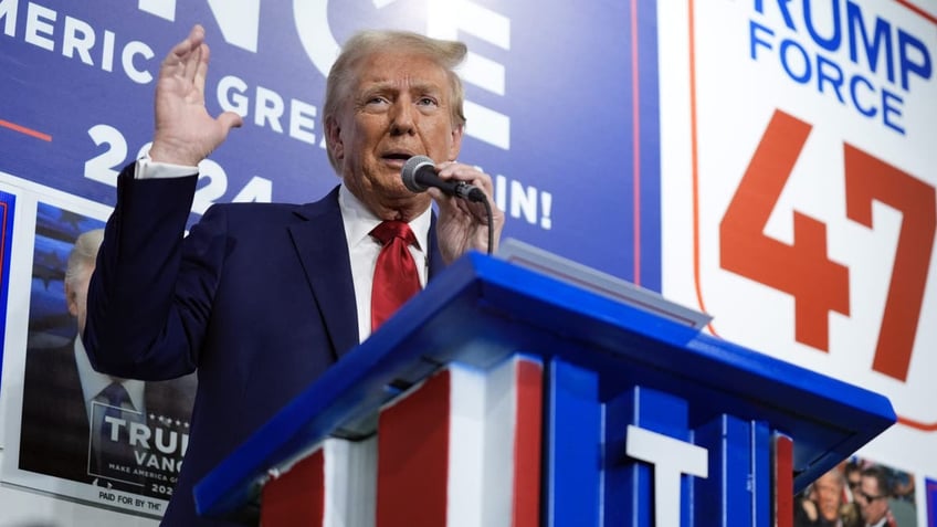 TRUMP PODIUM