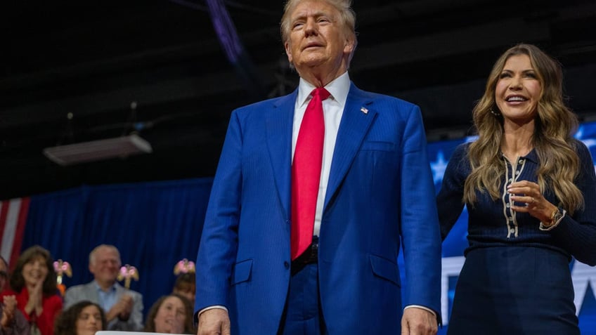 Trump on stage with Noem at Pennsylvania town hall