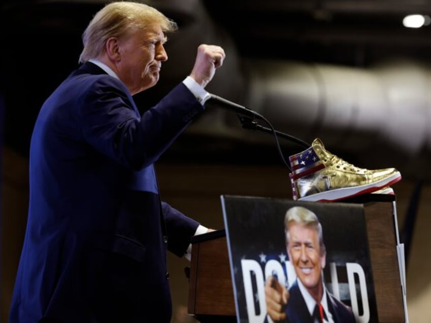 PHILADELPHIA, PENNSYLVANIA - FEBRUARY 17: Republican presidential candidate and former Pre