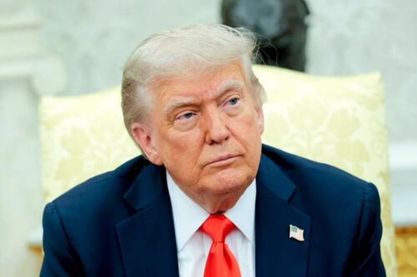 trump extends federal hiring freeze until october