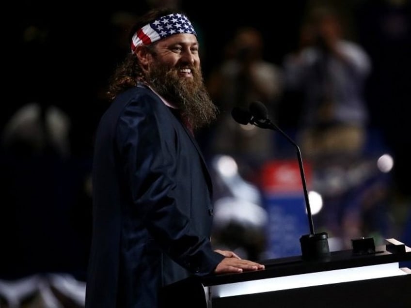 trump has your back willie robertson says to cops soldiers