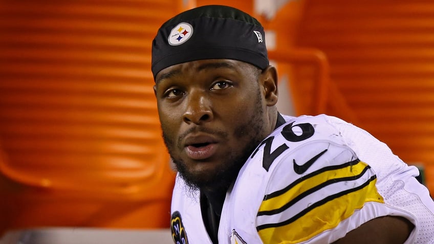 Le'Veon Bell on the bench