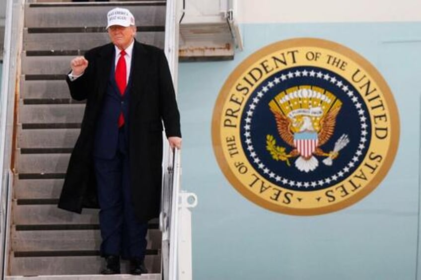 trump orders ice to expand illegal immigrant deportation efforts