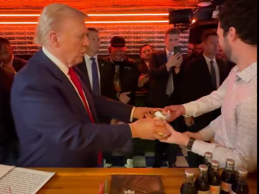 Trump Passes Out Burgers at Bitcoin Bar, X/@margommartin