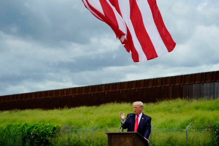 trump picks up the endorsement of texas gov greg abbott during a visit to a us mexico border town