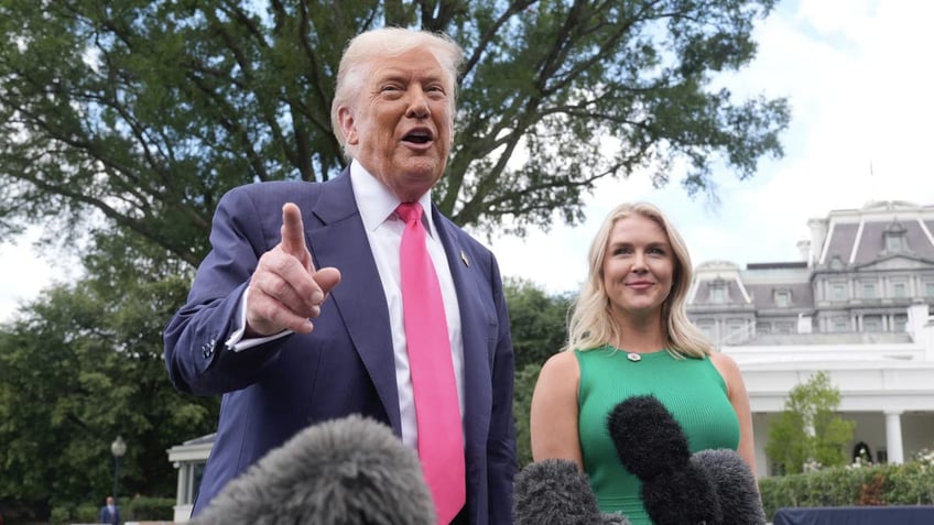 Trump in pink tie, pointing