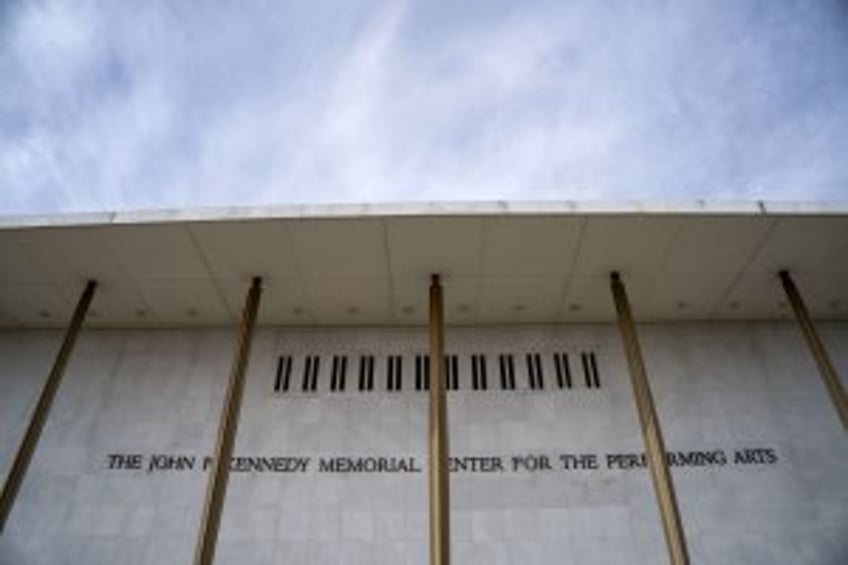 Trump scheduled to lead Kennedy Center board meeting