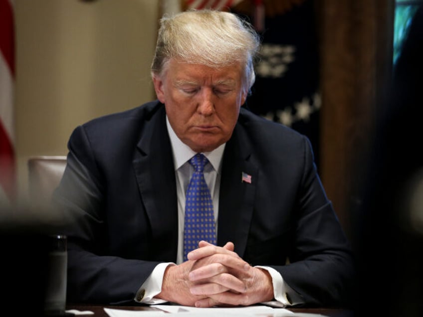 WASHINGTON, DC - AUGUST 01: (AFP OUT) U.S. President Donald Trump prays during a meeting w