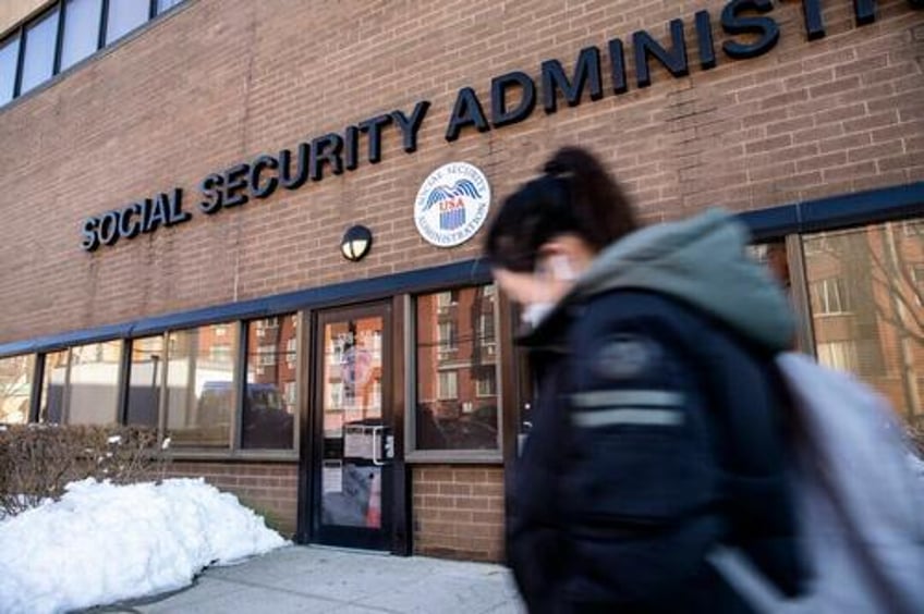 trump signs order barring illegal immigrants from receiving social security