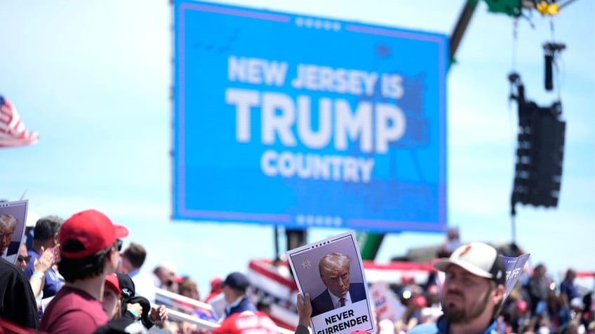 trump supporters flock to massive new jersey campaign rally to hear former president speak amid ongoing trials