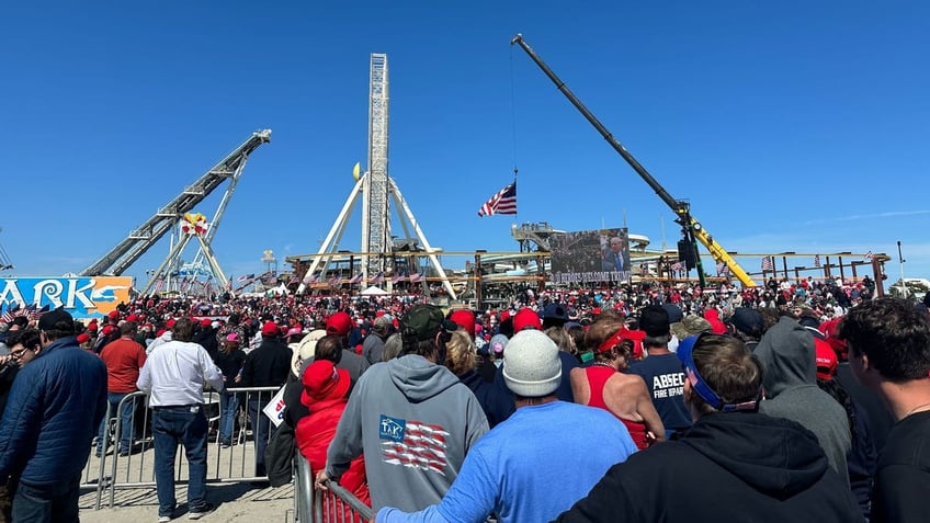 trump supporters flock to massive new jersey campaign rally to hear former president speak amid ongoing trials