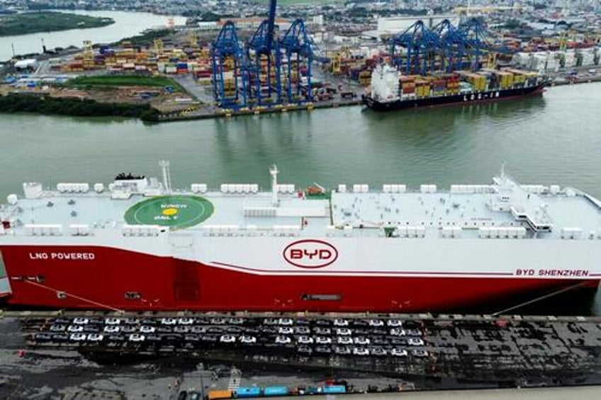 trump threatens brazil with 50 percent tariff citing trial of former president