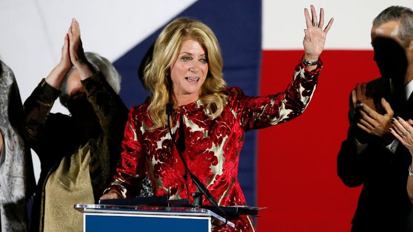 Former Texas state senator Wendy Davis waving