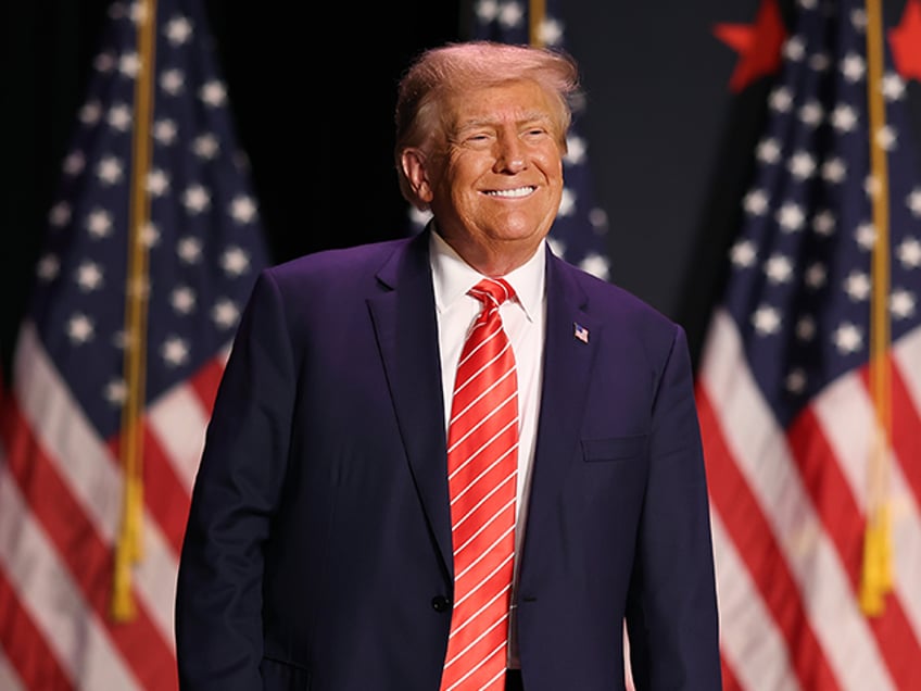 SIOUX CITY, IOWA - OCTOBER 29: Republican presidential candidate former U.S. President Don