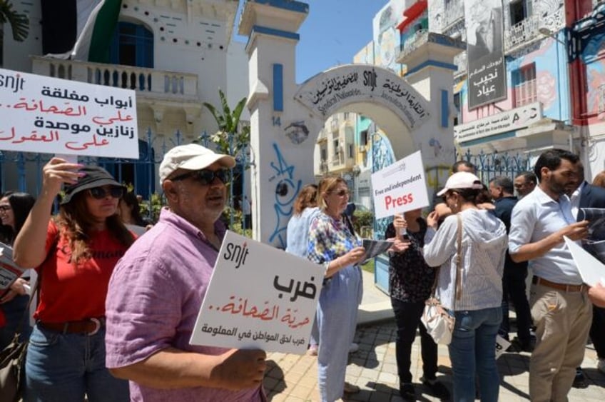 Tunisian journalists protesting outside their union headquarters