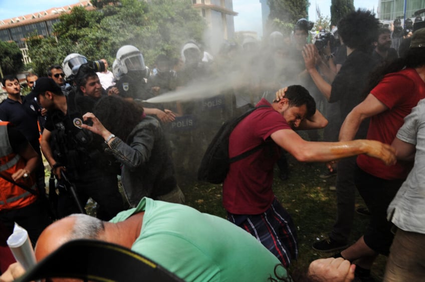 turkey detains dozens of leftists in istanbul for defying may day protest ban