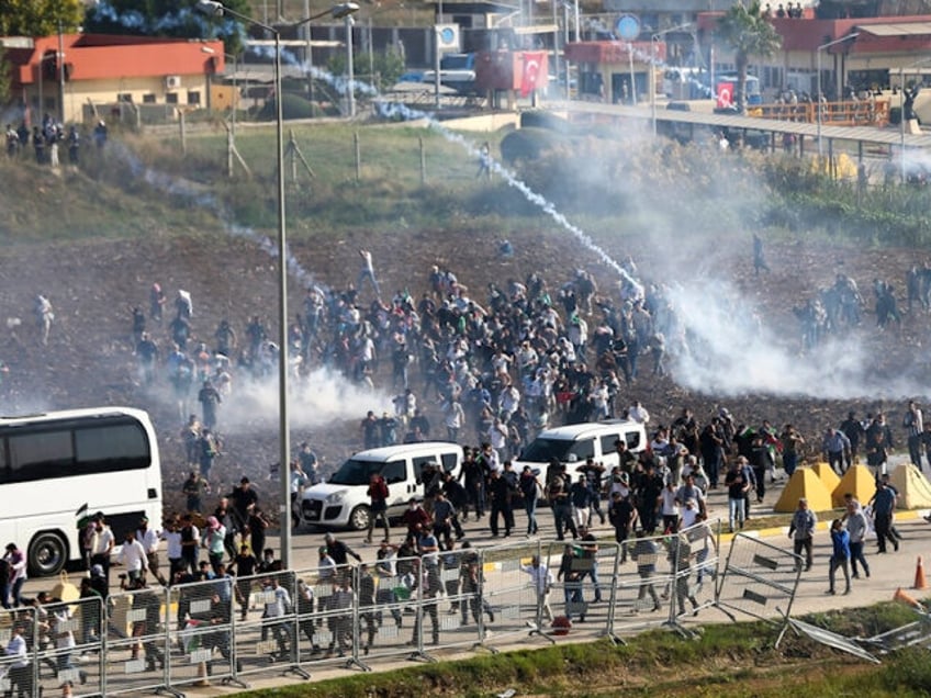 turkey police tear gas pro hamas mob trying to storm airbase housing us troops