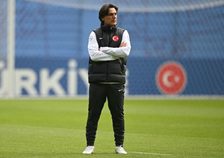 Vincenzo Montella supervises a training session as Turkey prepare to start their Euro 2024