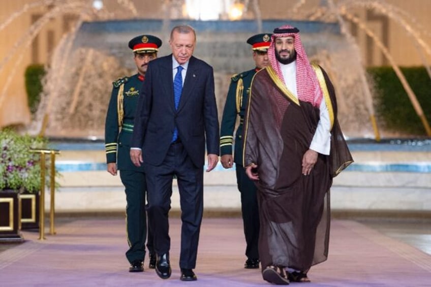 turkeys erdogan strikes drone deal with saudi arabia on gulf tour