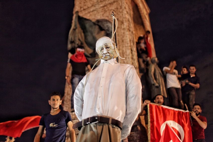 turkish cleric and erdogan nemesis fethullah gulen dead at 83