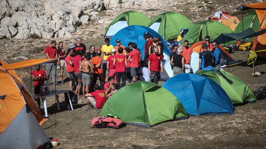 turkish officials launch rescue of us researcher trapped in 3000 foot cave