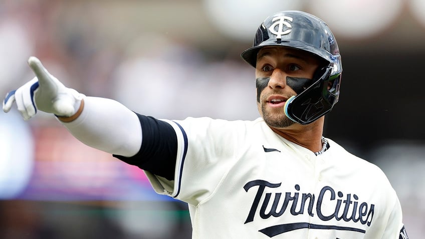 twins break historic playoff losing streak with game 1 win over blue jays in wild card series