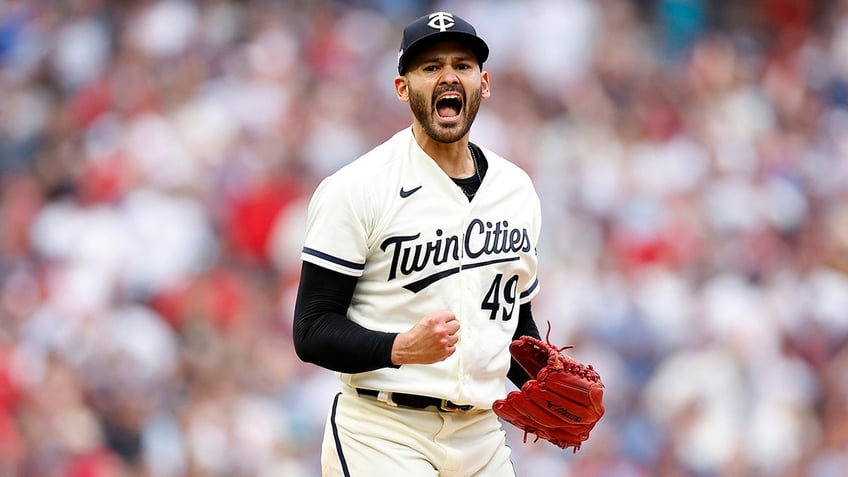 twins break historic playoff losing streak with game 1 win over blue jays in wild card series