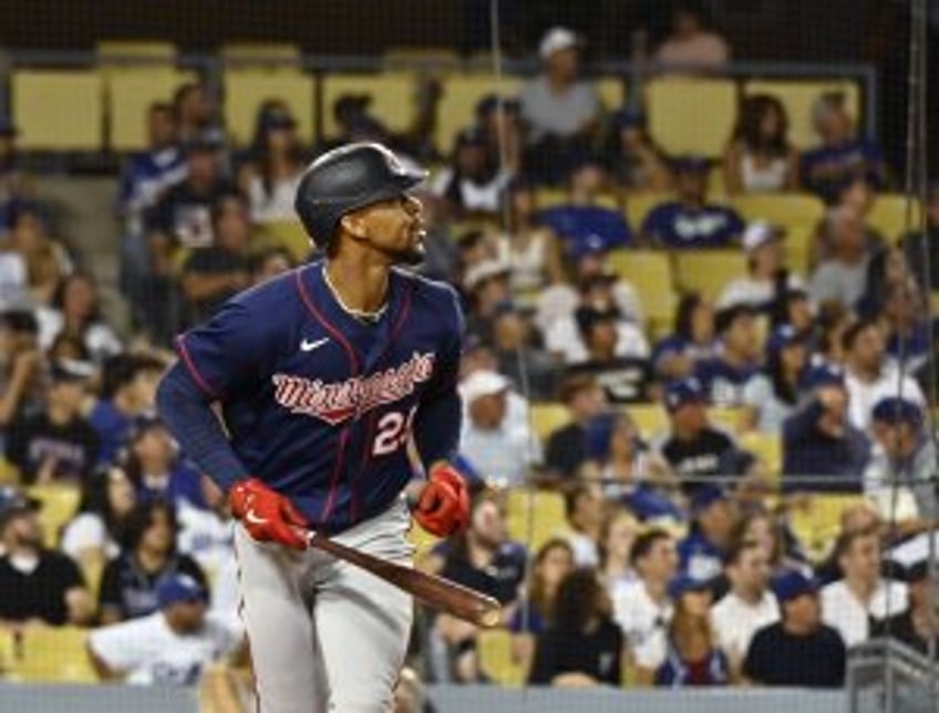 Twins' Byron Buxton narrowly avoids collision with racing bratwurst