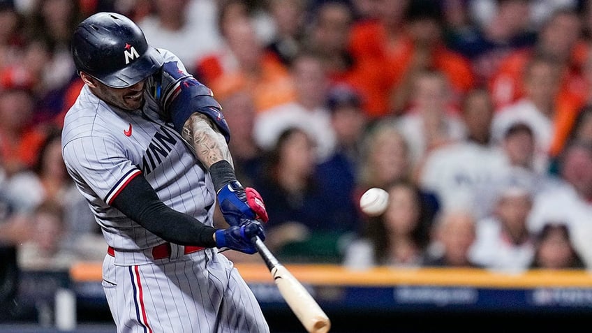 twins carlos correa helps tie alds with epic performance over former team