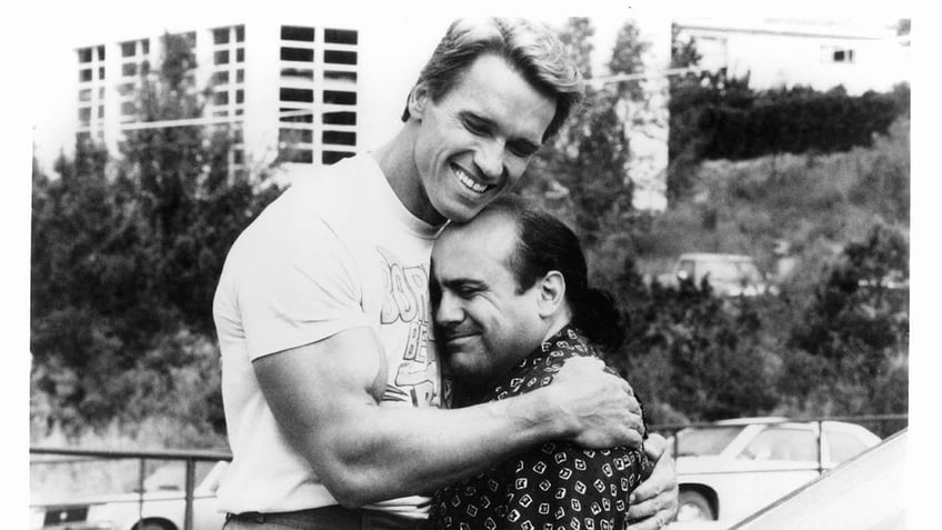 Arnold Schwarzenegger and Danny DeVito in "Twins"