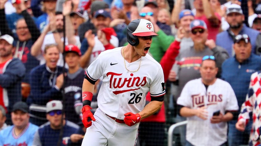 twins win first postseason series in 21 years sweep blue jays in wild card round