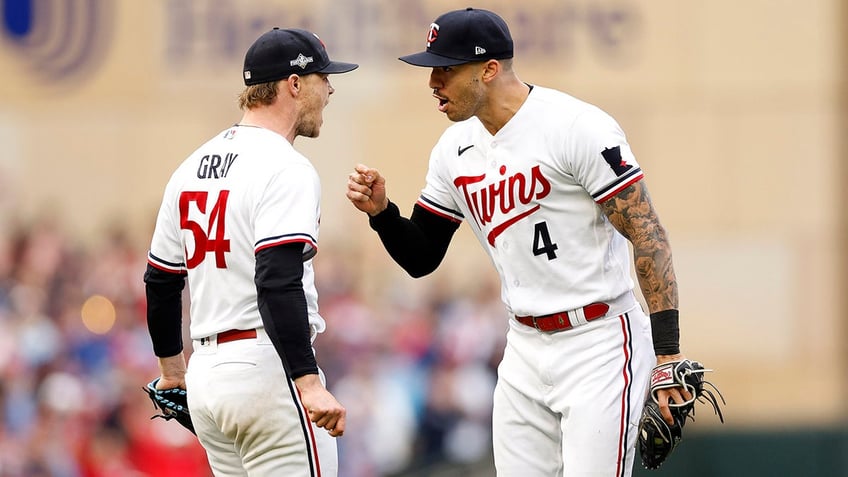 twins win first postseason series in 21 years sweep blue jays in wild card round