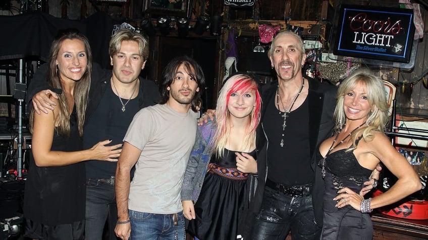 Dee Snider and family