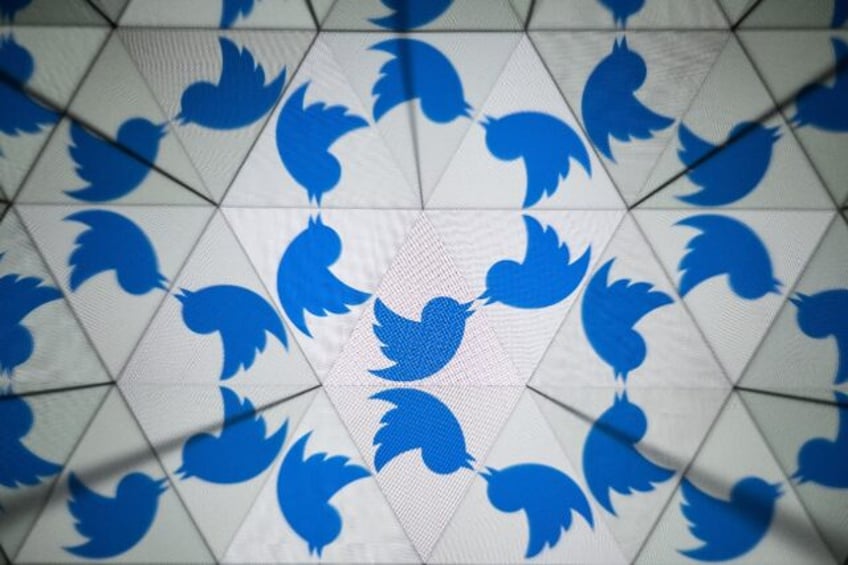 twitter website replaces bird logo with x