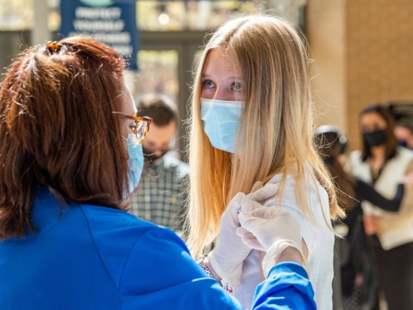 two coronavirus variants discovered health officials recommend masks for labor day travelers