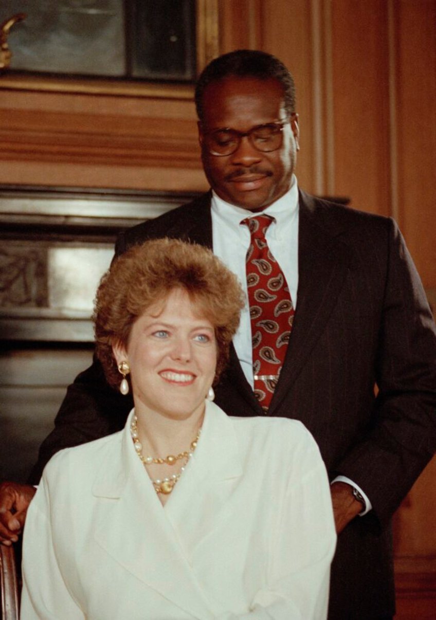 two democrat senators ask doj to seek criminal investigation of justice clarence thomas