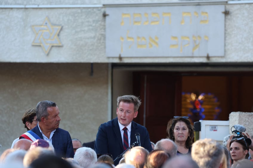 two men charged over synagogue arson attack in france