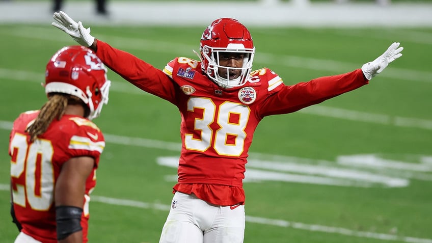 L'Jarius Sneed reacts during a game