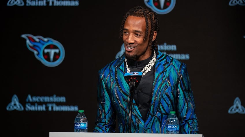 Tennessee Titans LJarius speaks at a press conference