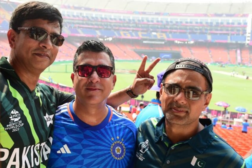 twos a crowd from houston to ahmedabad for pakistan fans