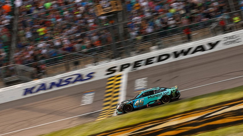 tyler reddick takes advantage of late caution to pick up critical win at kansas