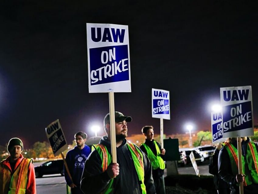 uaw strike 34k auto workers now on picket line while few americans back general motors ford and stellantis